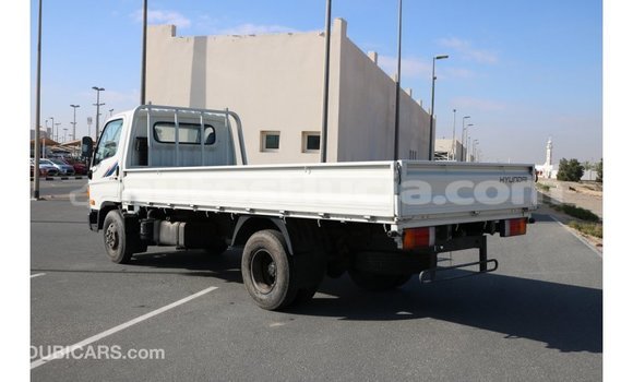 Buy Import Hyundai Accent White Car in Import - Dubai in Anse-la-Raye