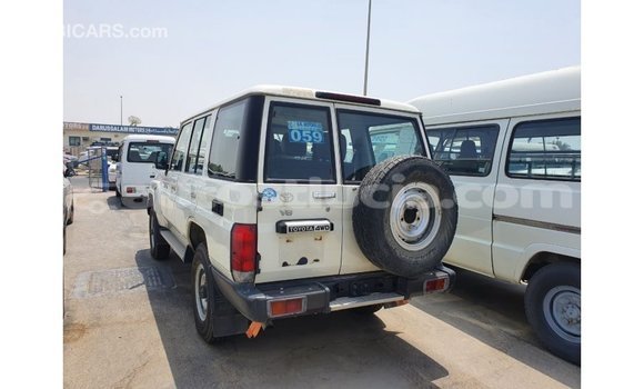 Buy Import Toyota Land Cruiser White Car in Import - Dubai in Anse-la-Raye Buy Import Toyota Land Cruiser White Car in Import - Dubai in Anse-la-Raye