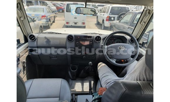 Buy Import Toyota Land Cruiser White Car in Import - Dubai in Anse-la-Raye Buy Import Toyota Land Cruiser White Car in Import - Dubai in Anse-la-Raye