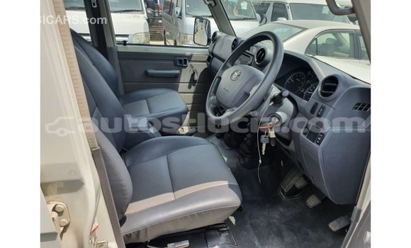 Buy Import Toyota Land Cruiser White Car in Import - Dubai in Anse-la-Raye Buy Import Toyota Land Cruiser White Car in Import - Dubai in Anse-la-Raye