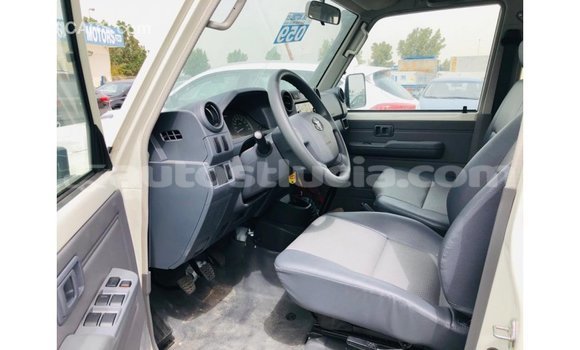 Buy Import Toyota Land Cruiser White Car in Import - Dubai in Anse-la-Raye Buy Import Toyota Land Cruiser White Car in Import - Dubai in Anse-la-Raye