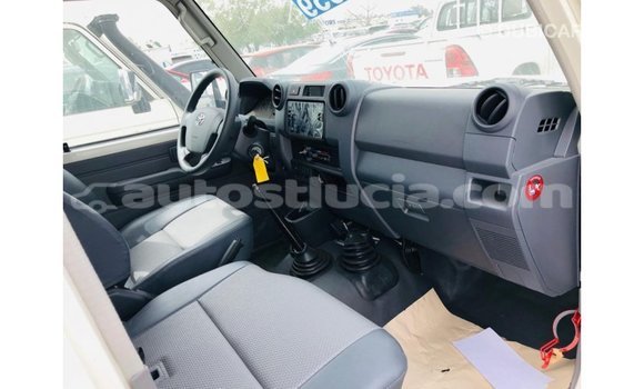 Buy Import Toyota Land Cruiser White Car in Import - Dubai in Anse-la-Raye Buy Import Toyota Land Cruiser White Car in Import - Dubai in Anse-la-Raye