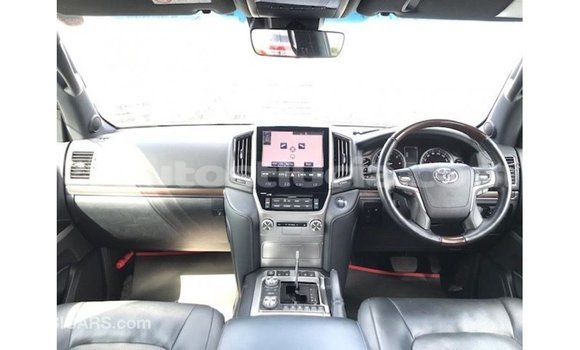 Buy Import Toyota Land Cruiser White Car in Import - Dubai in Anse-la-Raye Buy Import Toyota Land Cruiser White Car in Import - Dubai in Anse-la-Raye