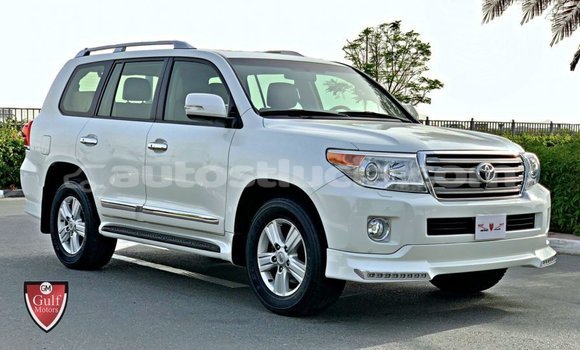 Buy Import Toyota Land Cruiser White Car in Import - Dubai in Anse-la-Raye Buy Import Toyota Land Cruiser White Car in Import - Dubai in Anse-la-Raye