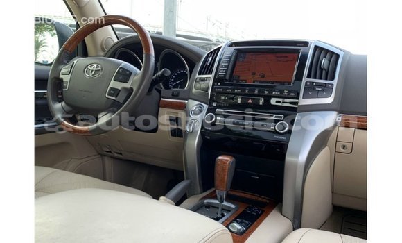 Buy Import Toyota Land Cruiser White Car in Import - Dubai in Anse-la-Raye Buy Import Toyota Land Cruiser White Car in Import - Dubai in Anse-la-Raye