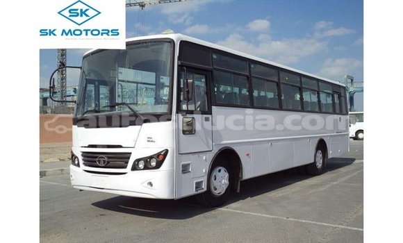 Buy Import Tata Xenon White Car in Import - Dubai in Anse-la-Raye