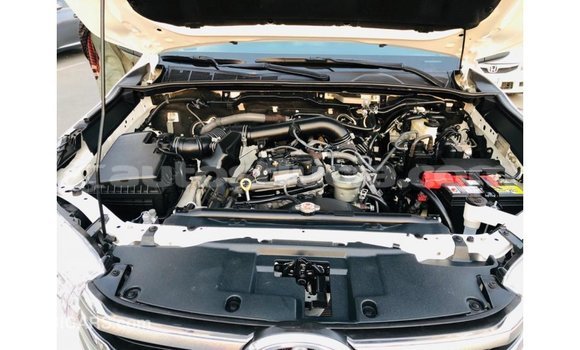 Buy Import Toyota Hilux White Car in Import - Dubai in Anse-la-Raye Buy Import Toyota Hilux White Car in Import - Dubai in Anse-la-Raye