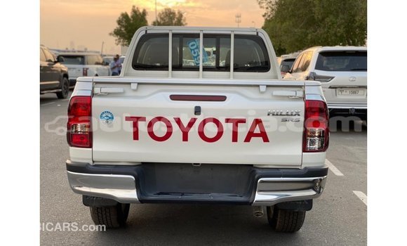 Buy Import Toyota Hilux White Car in Import - Dubai in Anse-la-Raye Buy Import Toyota Hilux White Car in Import - Dubai in Anse-la-Raye