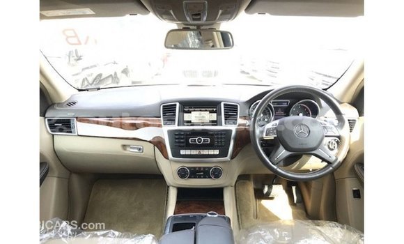 Buy Import Mercedes-Benz 190 (W201) White Car in Import - Dubai in Anse-la-Raye Buy Import Mercedes-Benz 190 (W201) White Car in Import - Dubai in Anse-la-Raye
