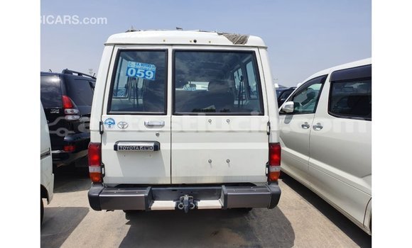 Buy Import Toyota Land Cruiser White Car in Import - Dubai in Anse-la-Raye Buy Import Toyota Land Cruiser White Car in Import - Dubai in Anse-la-Raye