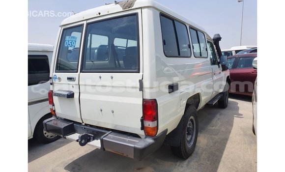 Buy Import Toyota Land Cruiser White Car in Import - Dubai in Anse-la-Raye Buy Import Toyota Land Cruiser White Car in Import - Dubai in Anse-la-Raye