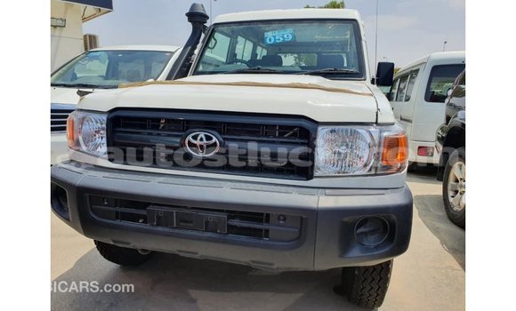Buy Import Toyota Land Cruiser White Car in Import - Dubai in Anse-la-Raye Buy Import Toyota Land Cruiser White Car in Import - Dubai in Anse-la-Raye