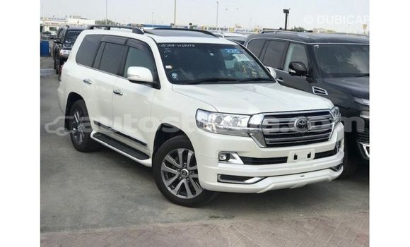 Acheter Import Voiture Toyota Land Cruiser Blanc à Import - Dubai, Anse-la-Raye Acheter Import Voiture Toyota Land Cruiser Blanc à Import - Dubai, Anse-la-Raye