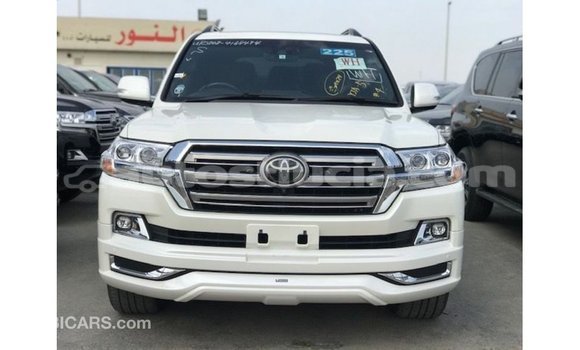 Acheter Import Voiture Toyota Land Cruiser Blanc à Import - Dubai, Anse-la-Raye Acheter Import Voiture Toyota Land Cruiser Blanc à Import - Dubai, Anse-la-Raye