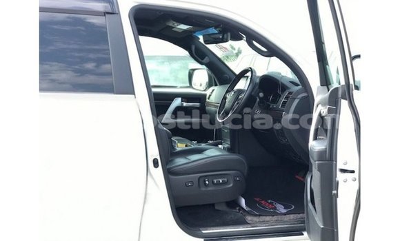 Acheter Import Voiture Toyota Land Cruiser Blanc à Import - Dubai, Anse-la-Raye Acheter Import Voiture Toyota Land Cruiser Blanc à Import - Dubai, Anse-la-Raye