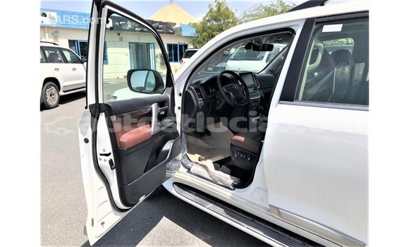 Buy Import Toyota Land Cruiser White Car in Import - Dubai in Anse-la-Raye Buy Import Toyota Land Cruiser White Car in Import - Dubai in Anse-la-Raye