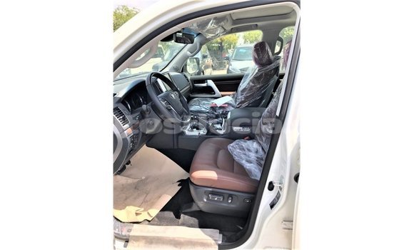 Buy Import Toyota Land Cruiser White Car in Import - Dubai in Anse-la-Raye Buy Import Toyota Land Cruiser White Car in Import - Dubai in Anse-la-Raye