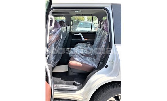 Buy Import Toyota Land Cruiser White Car in Import - Dubai in Anse-la-Raye Buy Import Toyota Land Cruiser White Car in Import - Dubai in Anse-la-Raye