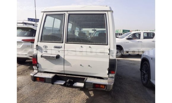Buy Import Toyota Land Cruiser White Car in Import - Dubai in Anse-la-Raye Buy Import Toyota Land Cruiser White Car in Import - Dubai in Anse-la-Raye