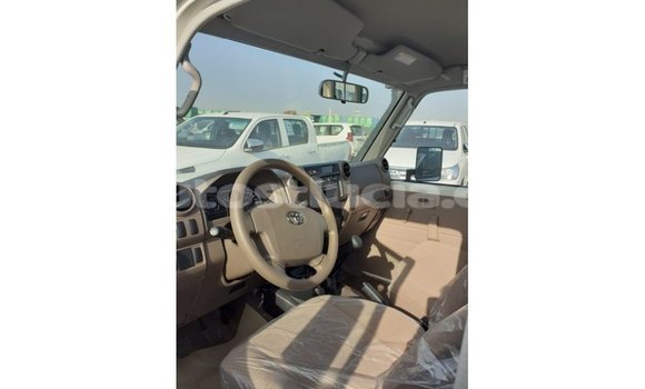 Buy Import Toyota Land Cruiser White Car in Import - Dubai in Anse-la-Raye Buy Import Toyota Land Cruiser White Car in Import - Dubai in Anse-la-Raye