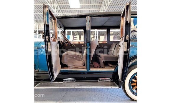 Buy Import Buick Electra Blue Car in Import - Dubai in Anse-la-Raye Buy Import Buick Electra Blue Car in Import - Dubai in Anse-la-Raye