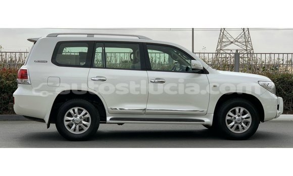 Buy Import Toyota Land Cruiser White Car in Import - Dubai in Anse-la-Raye Buy Import Toyota Land Cruiser White Car in Import - Dubai in Anse-la-Raye
