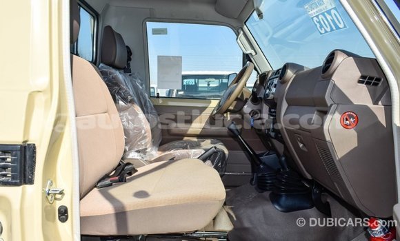 Acheter Import Voiture Toyota Land Cruiser Beige à Import - Dubai, Anse-la-Raye Acheter Import Voiture Toyota Land Cruiser Beige à Import - Dubai, Anse-la-Raye