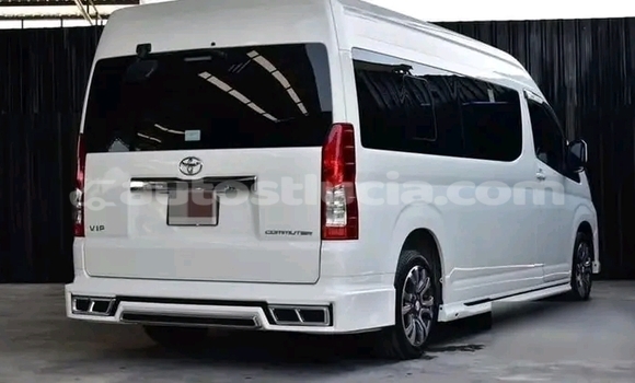 Buy Used Toyota Aqua White Car in Import - Dubai in Anse-la-Raye