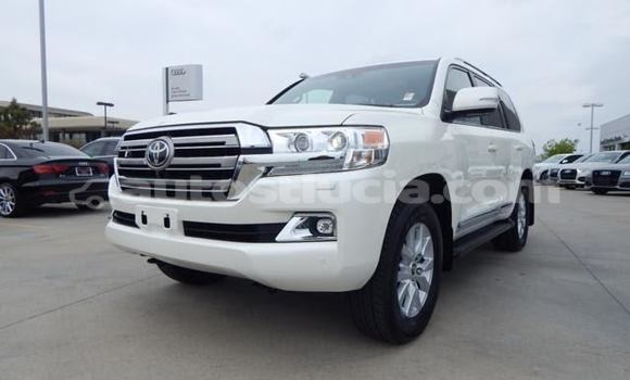Buy Used Toyota Land Cruiser White Car in Anse-la-Raye in Anse-la-Raye Buy Used Toyota Land Cruiser White Car in Anse-la-Raye in Anse-la-Raye