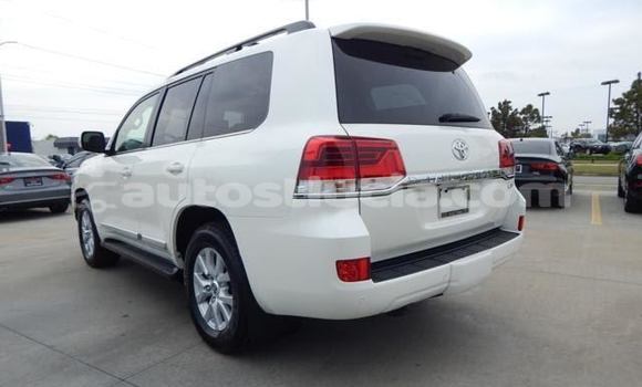 Buy Used Toyota Land Cruiser White Car in Anse-la-Raye in Anse-la-Raye Buy Used Toyota Land Cruiser White Car in Anse-la-Raye in Anse-la-Raye