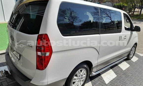 Buy Used Hyundai H200 White Car in Castries in Castries Buy Used Hyundai H200 White Car in Castries in Castries