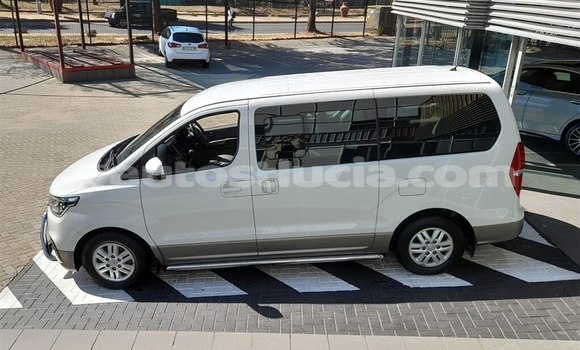 Buy Used Hyundai H200 White Car in Castries in Castries Buy Used Hyundai H200 White Car in Castries in Castries