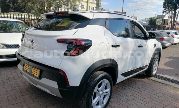 Buy Used Renault KWID White Car in Castries in Castries Buy Used Renault KWID White Car in Castries in Castries