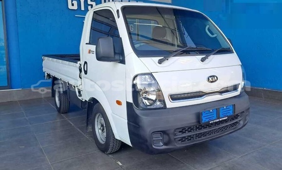 Buy Used Kia K7 White Car in Castries in Castries