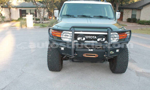 Buy Used Toyota FJ Cruiser Green Car in Castries in Castries Buy Used Toyota FJ Cruiser Green Car in Castries in Castries