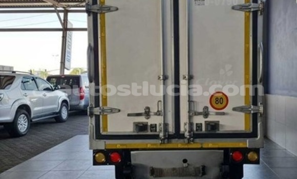 Acheter Occasion Voiture Kia K7 Blanc à Castries, Castries Acheter Occasion Voiture Kia K7 Blanc à Castries, Castries