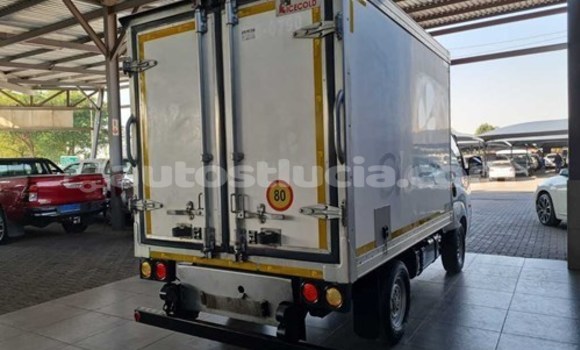 Acheter Occasion Voiture Kia K7 Blanc à Castries, Castries Acheter Occasion Voiture Kia K7 Blanc à Castries, Castries