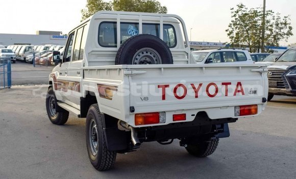 Buy Import Toyota Pickup White Car in Import - Dubai in Anse-la-Raye Buy Import Toyota Pickup White Car in Import - Dubai in Anse-la-Raye