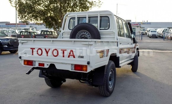 Buy Import Toyota Pickup White Car in Import - Dubai in Anse-la-Raye Buy Import Toyota Pickup White Car in Import - Dubai in Anse-la-Raye