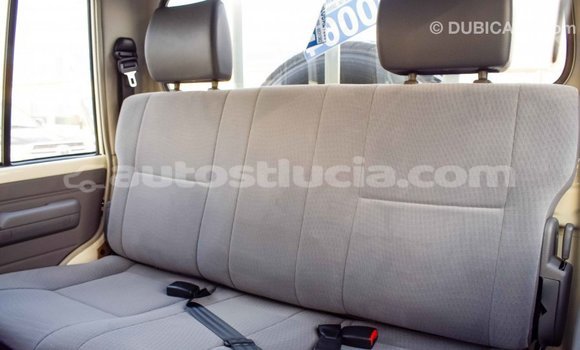 Buy Import Toyota Pickup White Car in Import - Dubai in Anse-la-Raye Buy Import Toyota Pickup White Car in Import - Dubai in Anse-la-Raye