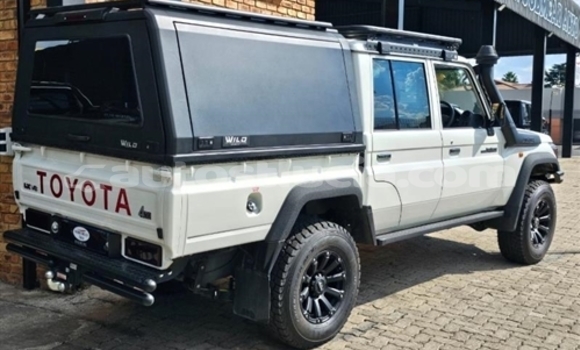 Acheter Occasion Voiture Toyota Land Cruiser Blanc à Castries, Castries Acheter Occasion Voiture Toyota Land Cruiser Blanc à Castries, Castries