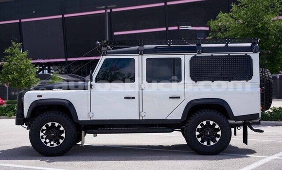 Buy Used Land Rover Defender White Car in Castries in Castries Buy Used Land Rover Defender White Car in Castries in Castries