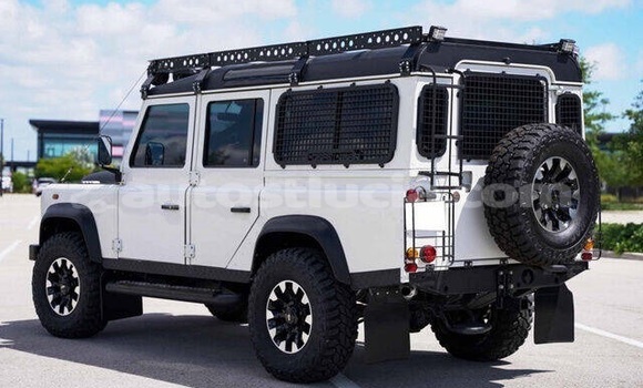 Buy Used Land Rover Defender White Car in Castries in Castries Buy Used Land Rover Defender White Car in Castries in Castries