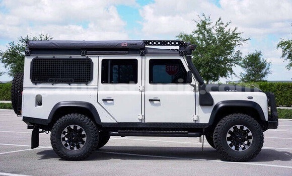 Buy Used Land Rover Defender White Car in Castries in Castries Buy Used Land Rover Defender White Car in Castries in Castries