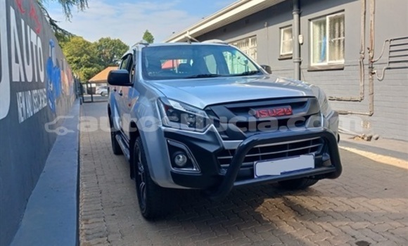 Buy Used Isuzu D–MAX Silver Car in Castries in Castries