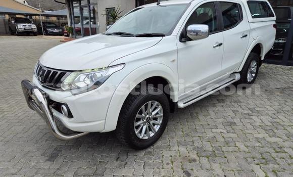 Acheter Occasion Voiture Mitsubishi L200 Blanc à Castries, Castries Acheter Occasion Voiture Mitsubishi L200 Blanc à Castries, Castries