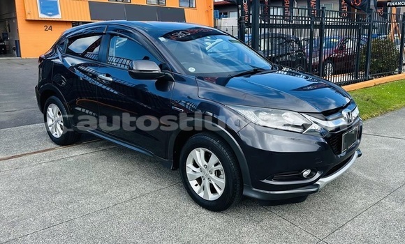 Buy Used Honda Vezel Blue Car in Castries in Castries Buy Used Honda Vezel Blue Car in Castries in Castries