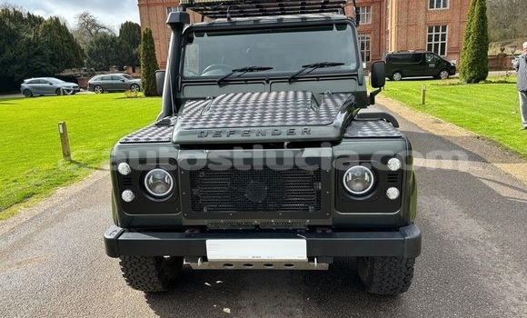 Buy Used Land Rover Defender Green Car in Castries in Castries Buy Used Land Rover Defender Green Car in Castries in Castries
