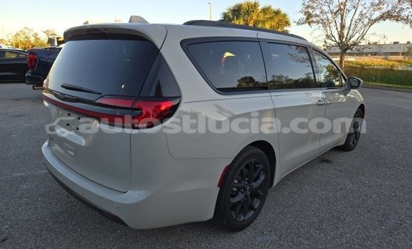 Buy Used Chrysler Pacifica White Car in Castries in Castries Buy Used Chrysler Pacifica White Car in Castries in Castries