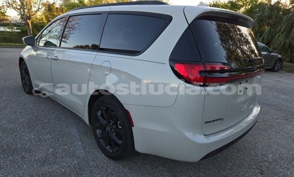 Buy Used Chrysler Pacifica White Car in Castries in Castries Buy Used Chrysler Pacifica White Car in Castries in Castries